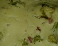 Batata gratinada com brócolis e bacon