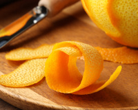 Veja como a casca de laranja pode transformar as suas plantas