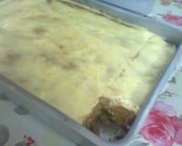 Bolo de laranja com cobertura de laranja.