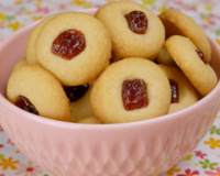 Esse biscoito amanteigado com goiabada que derrete na boca não pode faltar nas férias das: fácil de fazer e rende muito
