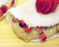 Tapioca com creme de coco e morango