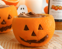 Mousse de chocolate vegana servida na laranja é a sobremesa terrivelmente cremosa que vai encantar a todos na sua festa de Halloween; veja como fazer