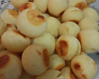 Pão de queijo de padaria (delicioso)