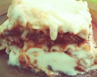 Lasanha com molho branco e bolonhesa