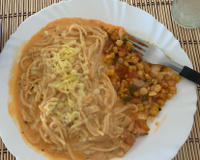 Macarrão com frango na panela de pressão