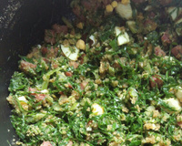 Farofa com couve e linguiça calabresa