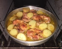 Sobrecoxa desossada com batatas