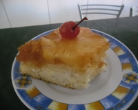 Torta fácil de abacaxi com calda
