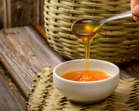 Por que você não deve comer mel com uma colher de metal? (e descubra a forma certa!)