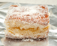 Todo mundo pede esse bolo de coco gelado e molhadinho no verão, é a sobremesa perfeita para dias quentes