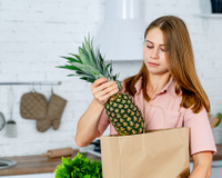 Para que serve guardar abacaxi no dentro do armário? Uma dica doméstica estranha, mas que pode salvar vidas!