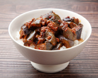 Faço essa receita de berinjela agridoce toda semana na minha casa e até as crianças adoram!