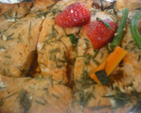 Salmão assado com molho de maracujá