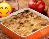 Torta salgada de linguiça com massa fofinha que parece pizza para substituir o jantar