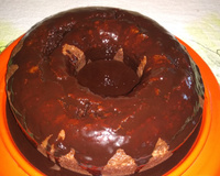 Bolo de chocolate com creme de leite