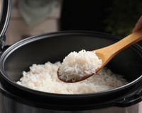 Como fazer arroz soltinho na panela elétrica