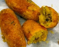 Bolinho de mandioca recheado
