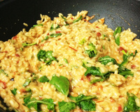 Risoto com tomate seco, mussarela e rúcula da Tam