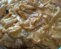 Bife acebolado com molho de maionese