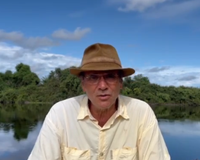 Almir Sater, de 69 anos, mantém fazenda de 25 mil hectares no Pantanal como parte de um projeto regional que preserva a criação de gado e busca conciliar produção rural, conservação ambiental e permanência dos proprietários na terra