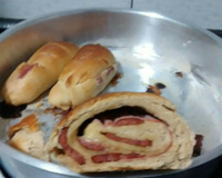 Pão recheado com presunto e queijo