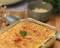 Escondidinho de carne-seca com chimichurri de Alho Negro