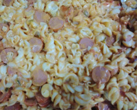 Macarronada com creme de leite e salsicha