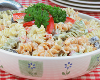 Salada de macarrão com molho de maionese na ceia de Natal: todo mundo vai querer repetir no ano novo