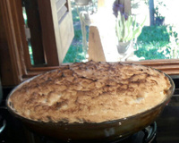 Chico balanceado com banana