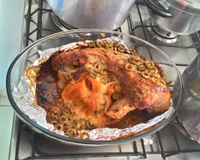 Capa de filé recheada com bacon e mussarela ao molho de ervas finas