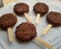 Pirulito de biscoito (falso alfajor)