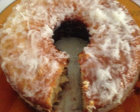 Bolo de Liquidificador com Calda de Coco