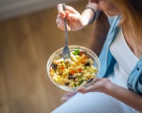 A pressa é inimiga da boa digestão: 5 motivos para você começar a comer devagar