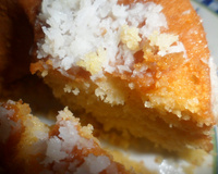 Bolo cremoso de milho e parmesão