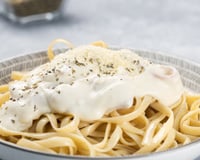 Pare de errar no molho branco: o segredo do roux para evitar pelotas e garantir textura cremosa perfeita