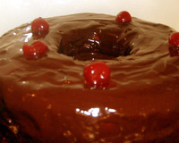 Bolo com cobertura de mousse de chocolate