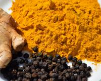 Cúrcuma e pimenta preta: misture os dois ingredientes e tenha uma combinação poderosa e repleta de benefícios