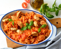 Arroz de frango e tomate de uma panela só é uma refeição perfeita para o meio da semana: adaptei a receita da minha sogra e ficou ainda melhor!