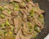 Carne oriental com brócolis