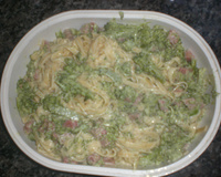 Macarrão com brócolis ao molho branco