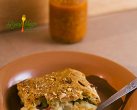 Torta de queijo com batata, aspargos e vegetais variados