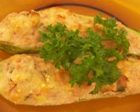 Abobrinha recheada com atum