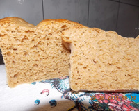 Pão fofinho de farinha integral de liquidificador