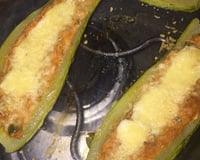 Abobrinha recheada com frango (Zapalito)