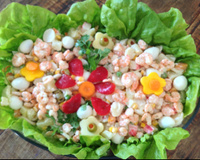 Salada de camarão rosa