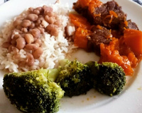 Carne saborosa com abóbora e cenoura