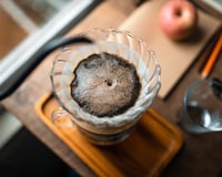 Nunca coe o café desse jeito, você perde todo o sabor do grão: barista revela as dicas para um café igual de cafeteria!