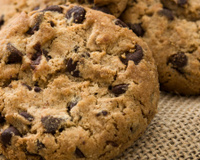 Com quantos anos você aprendeu que você deve guardar os cookies junto com esse alimento para ficar crocante por mais tempo?