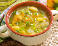 Como fazer canja de galinha: aprenda a receita simples e gostosa que vai agradar a família inteira nos dias frios!