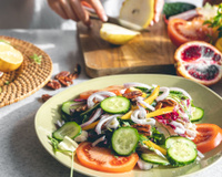 7 ingredientes que transformam qualquer salada simples em um prato de restaurante